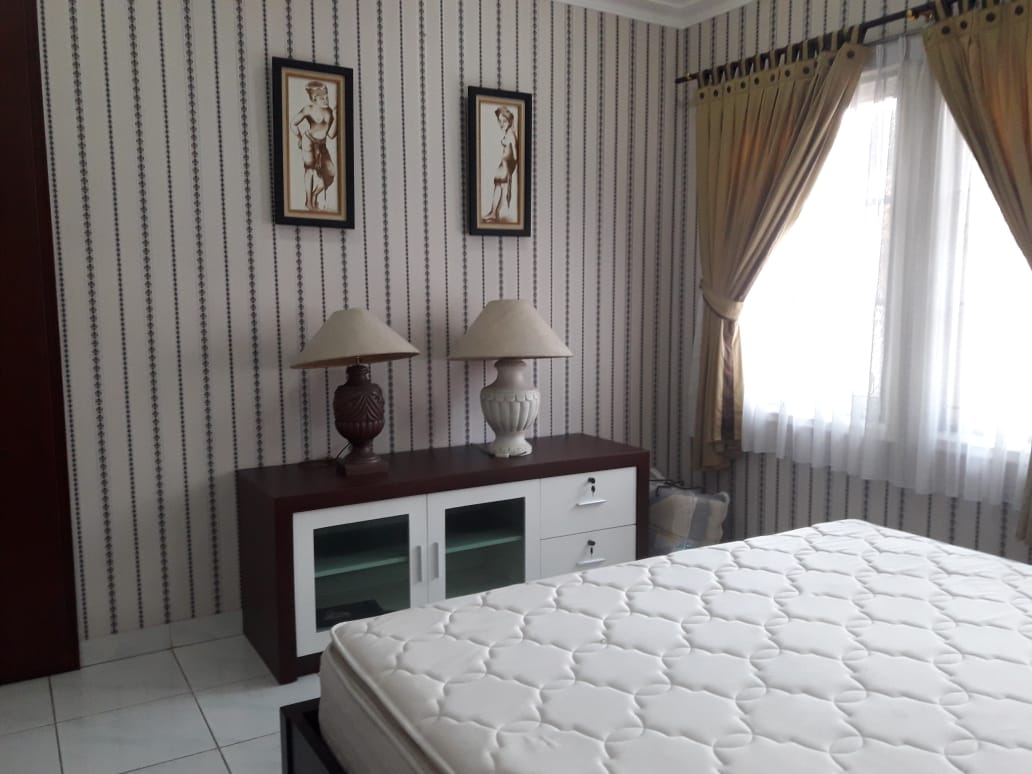 Rumah Disewakan Fully Furnished di Taman Menteng Lippo Cikarang